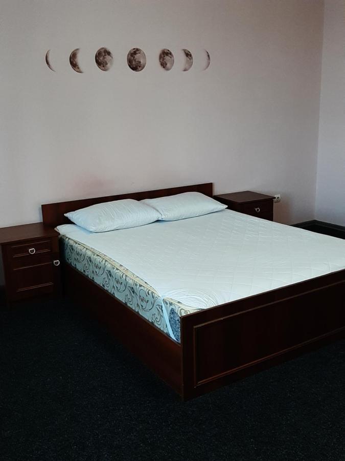 Apartment On Lermontova 35A Mukacheve Bagian luar foto